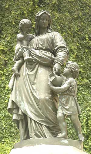 Mutterliebefigur des Donndorfbrunnens in Weimar